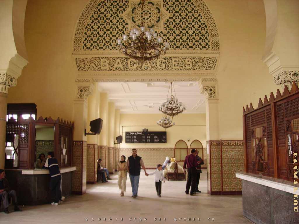 ORAN le hall de la gare.JPG